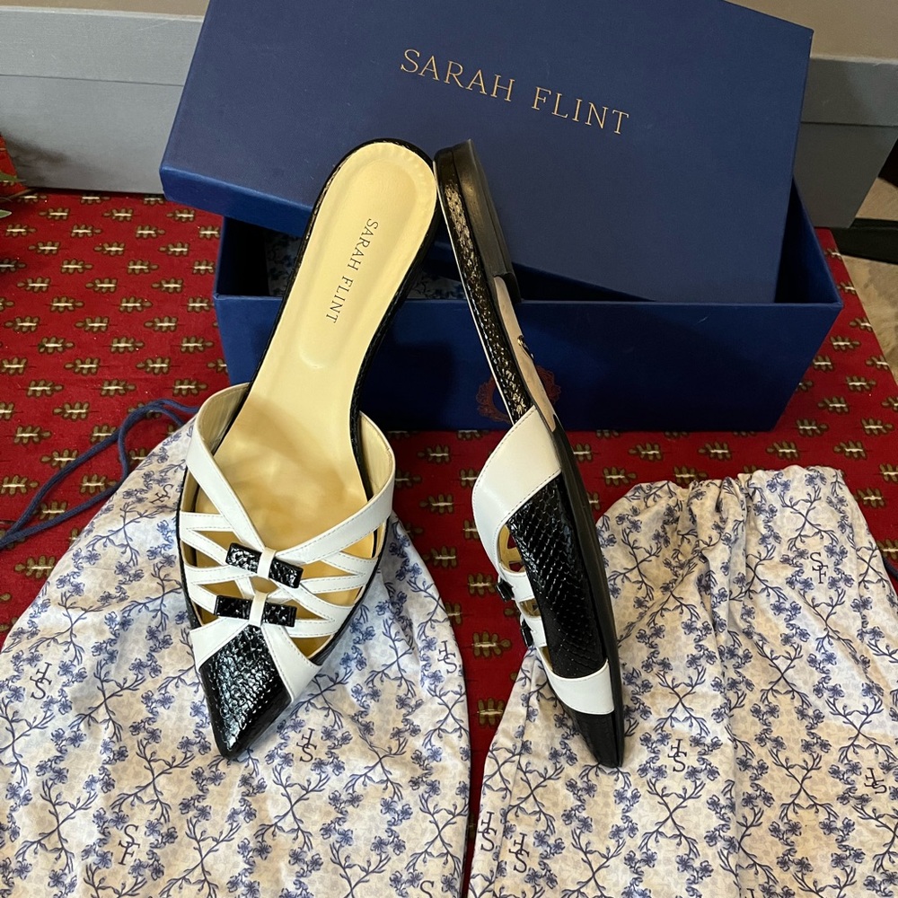 Sarah Flint black and white flats. Size 9-9.5 or Italian 40.  Like new with box.